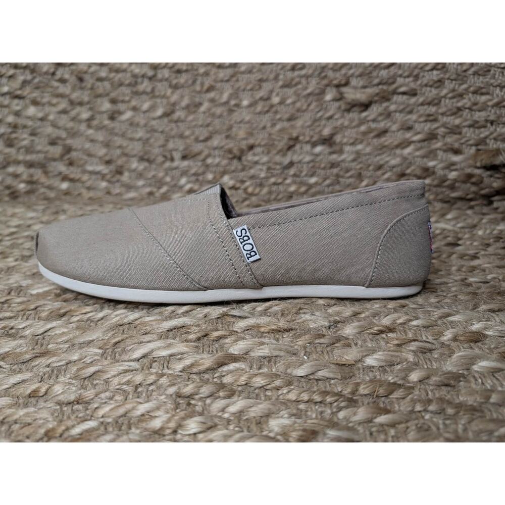 BOBS from Skechers Women's Plush Best Wishes Flat, Natural Linen Size 8.5 M